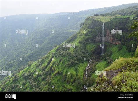 Dhobi waterfalls in Mahabaleshwar Stock Photo - Alamy