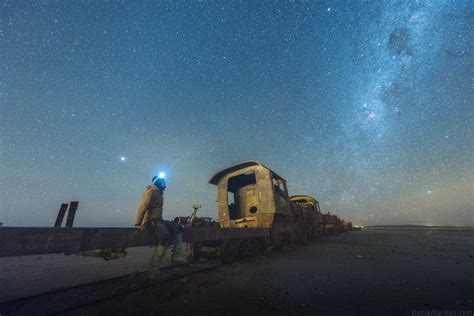 Photos Of These Bolivian Salt Flats Perfectly Reflect The Night Sky ...