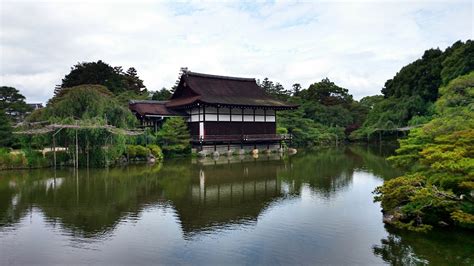 The Japanese Gardens of Heian Jingu Shrine : Kyoto | Visions of Travel