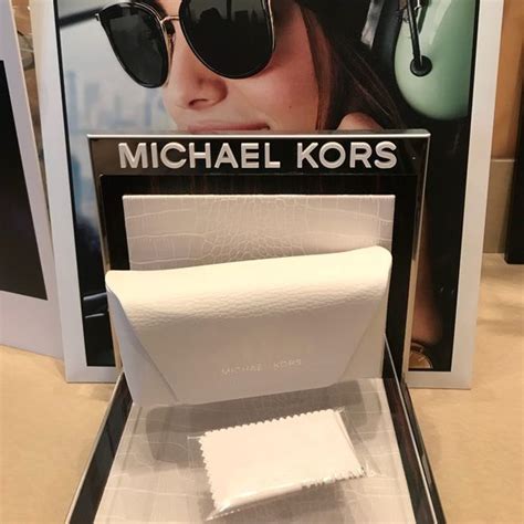 New MICHAEL KORS eyeglass case with matching cloth | Michael kors eyeglasses, Michael kors ...