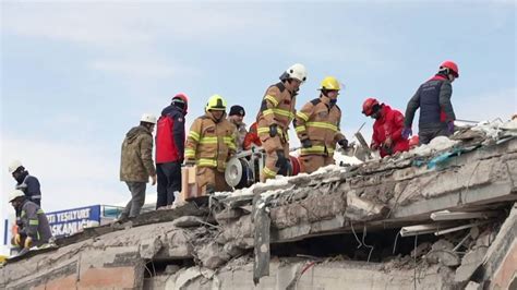 Video Volunteers from around the world assist in rescue efforts after ...