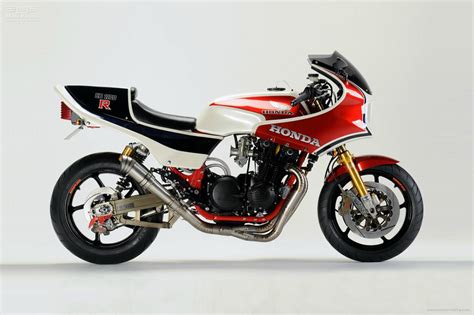 Honda Honda CB1100R - Moto.ZombDrive.COM