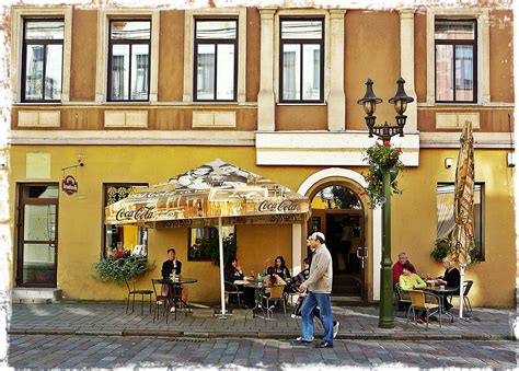 Kaunas (Lietuva). Ristorante 'Krautuvele' nella bella Vilniaus Gatve.