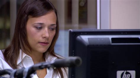 HP Monitor Used By Rashida Jones (Karen Filippelli) In The Office ...