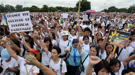 Thousands turn out to protest Philippines' corruption - ABC News