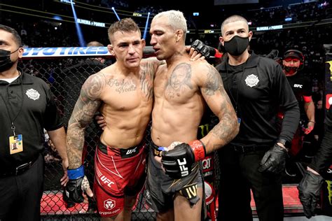 Charles Oliveira submits Dustin Poirier to retain lightweight title at ...