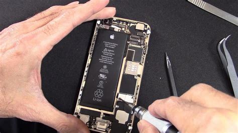 Apple Could Soon Announce An iPhone 6 Battery Replacement Program