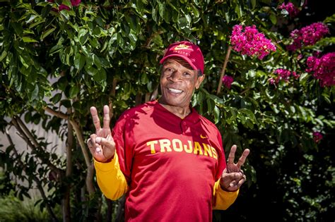 USC football star Charles White fights on in dementia battle - Los ...