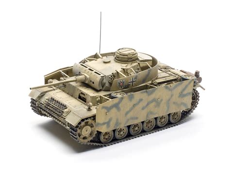 Build review of the Blitz by Takom PzKpfw III Ausf M scale model armor ...