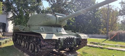 Soviet heavy tank IS-2 (IS-122) in the Polish Army Museum in Warsaw : r/SocialistEast