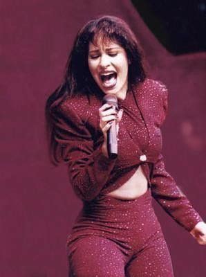 Pin by Sophie on Selena | Selena quintanilla, Selena quintanilla ...