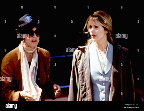 NORA EPHRON (DIR) O/S 'SLEEPLESS IN SEATTLE' (1993) WITH MEG RYAN NEPN 001 Stock Photo - Alamy