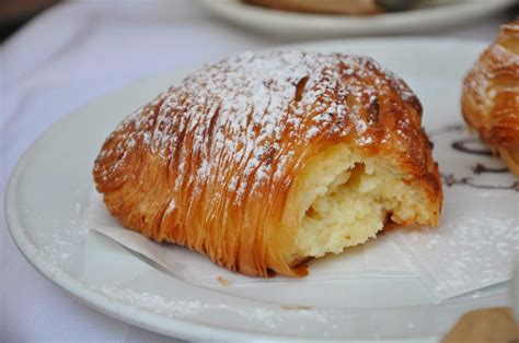 I'm Turning 60...: Carmela Soprano's Sfogliatelle / Shfooyadell' (Baked Ricotta-Filled Pastries)