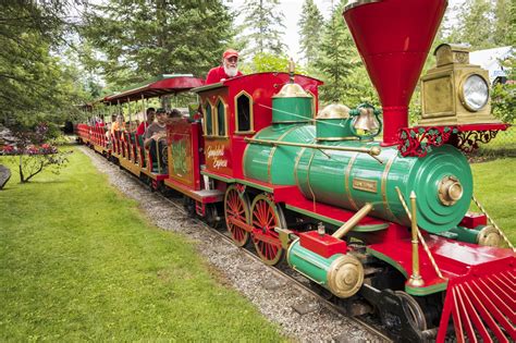 Santa's Express Train - Attraction | Santa's Village