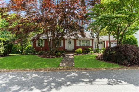 20 SCARBOROUGH RD, Cumberland, RI 02864 Single Family Residence For Sale | MLS# 1336594 | RE/MAX