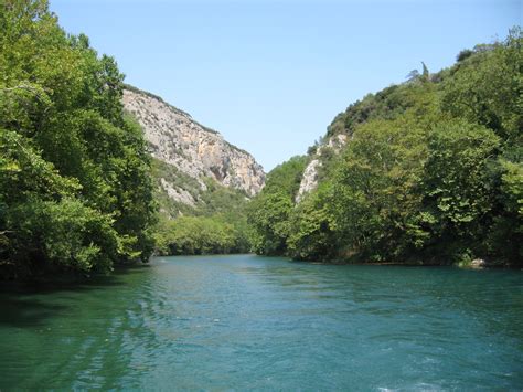 File:Pineios River (Thessaly) through the Vale of Tempe.JPG - Wikipedia, the free encyclopedia