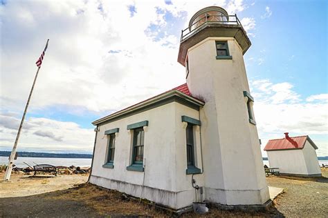 Point Robinson Lighthouse Photograph by Dan Vogel - Fine Art America