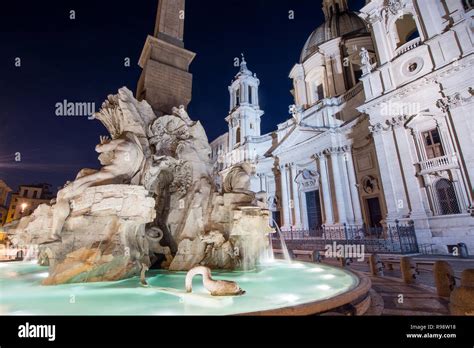 Night view, Piazza Navona, Rome. Italy Stock Photo - Alamy