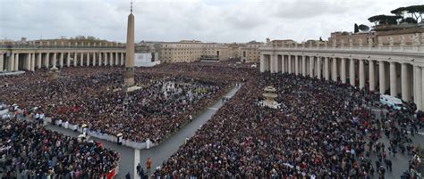 Gallery: Pope Francis delivers Easter Mass in St Peter's Square | Metro UK