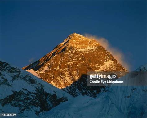 Mount Everest Summit Photos and Premium High Res Pictures - Getty Images