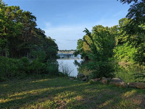 The white rock lake trail in texas leads you around a beautiful body of water – Artofit