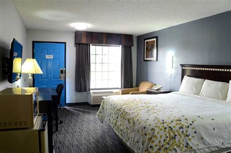 Hotels in Clarksville TN | Gateway Inn and Suites | Clarksville ...