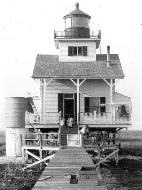 Lake Borgne Lighthouse | Beautiful lighthouse, Lighthouse pictures ...