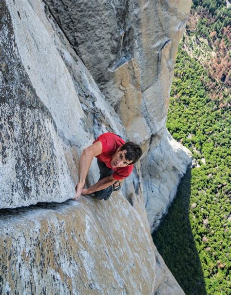 Alex Honnold climbing the 3000ft high face of El Capitan without any ...