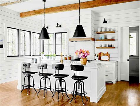 23 Farmhouse Kitchens That Add Rustic Charm to Modern Amenities