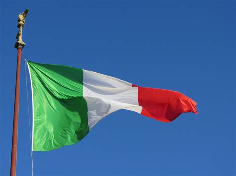 History Of The Italian Flag Colours - Design Talk