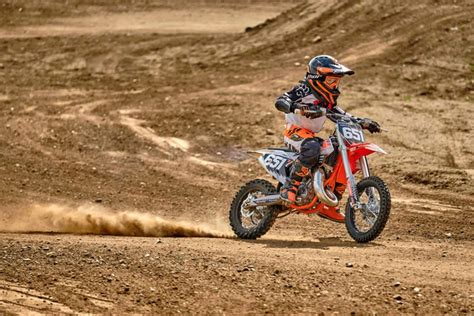 5 Best Dirt Bikes for Kids & Youth [2024 Beginner's Buying Guide]