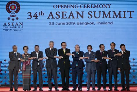 Invest in people to improve economy, Duterte urges Asean | Global News