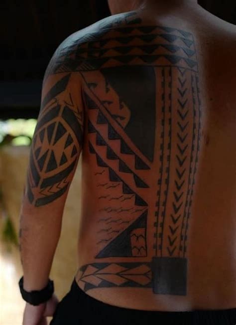 Kākau: The History and Meaning of Hawaiian Tribal Tattoos