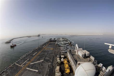 DVIDS - News - USS Makin Island and Somerset Conduct Port Visit in Oman