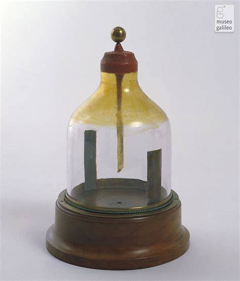 Museo Galileo - Enlarged image - Gold-leaf electroscope (Inv. 441)