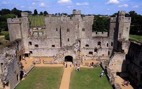 Bodiam Castle: All You Need To Know In 5 Minutes | TouristSecrets