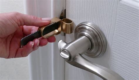 How to Lock a Bathroom Door Without a Lock? - The Home Hacks DIY