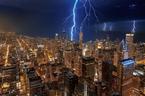 4 Eerie Chicago Ghost Stories to Tell Around a Campfire