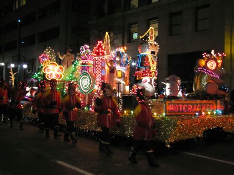 Top light float | Christmas parade floats, Christmas float ideas ...