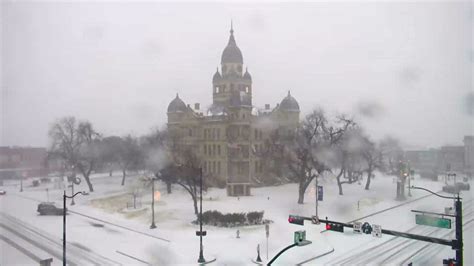 Snow Covers Denton County Courthouse – NBC 5 Dallas-Fort Worth