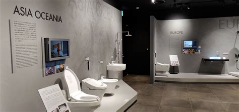 Toto toilet museum : Kitakyushu Japan | Visions of Travel