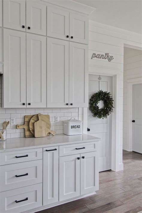 Farmhouse Blog Refference: Modern Farmhouse Kitchen Cabinet Pulls