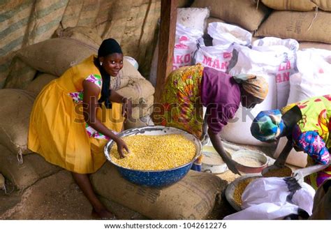 Tamale Ghana 5 January 2016 Vendors Stock Photo (Edit Now) 1042612276