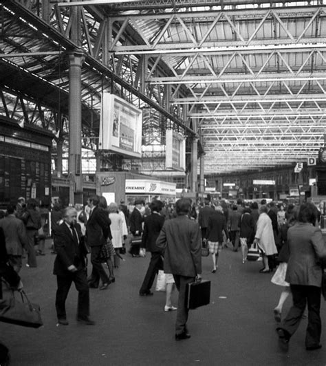 Pictures of Waterloo Station in 1974 - Flashbak