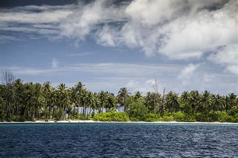 Telos, telo island lodge, surfing, surfing telos, indonesia