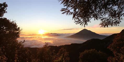 Mengejar Sunrise Gunung Papandayan Garut Jawa Barat Indonesia