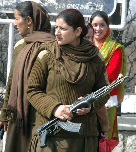 Pakistan 6 Women Police Images | Pakistan Six Hits