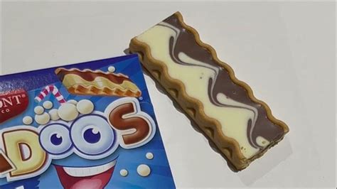 Skadoos Milkshake Biscuit Bars Product vs Packshot - YouTube