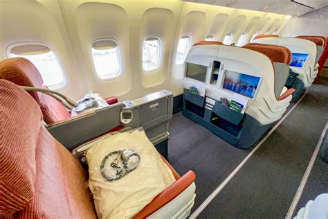 No storage, aging cabin: My 10 hours in LATAM business class on a Boeing 767 | LaptrinhX / News