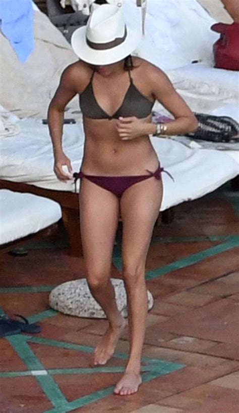 meghan-markle-in-bikini-at-a-pool-in-positano-august-18-2016_220032047 ...